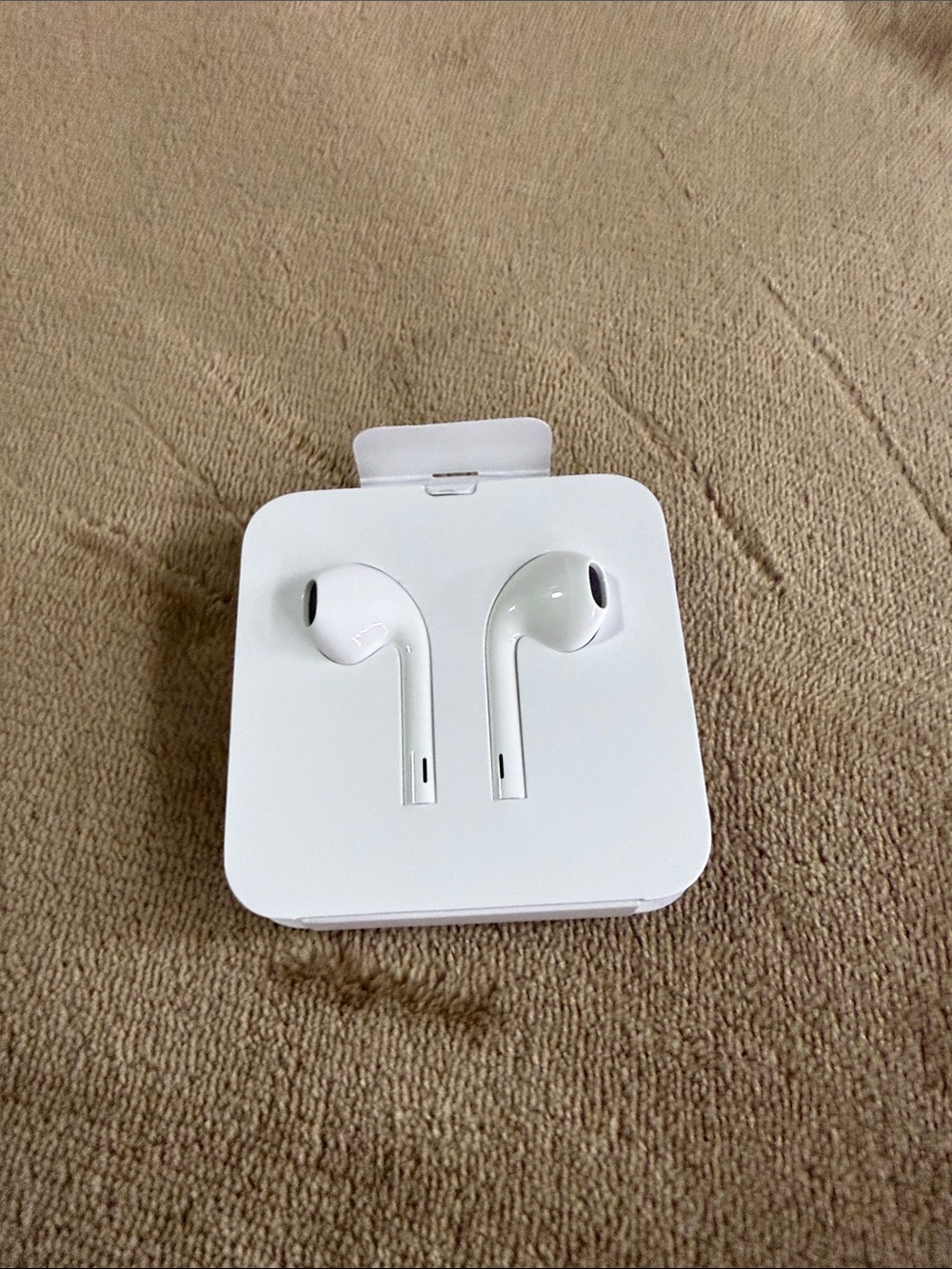 New Apple White Earbud Headphones with Inline Microphone